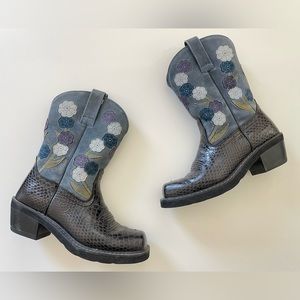 Ariat Doll Baby Fatbaby Cowboy Boots Floral Suede Black Size 8 (fits tight)